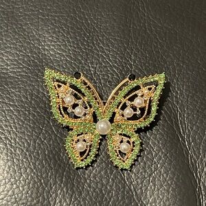 Elegant Butterfly Brooch Green and Gold With Pearls